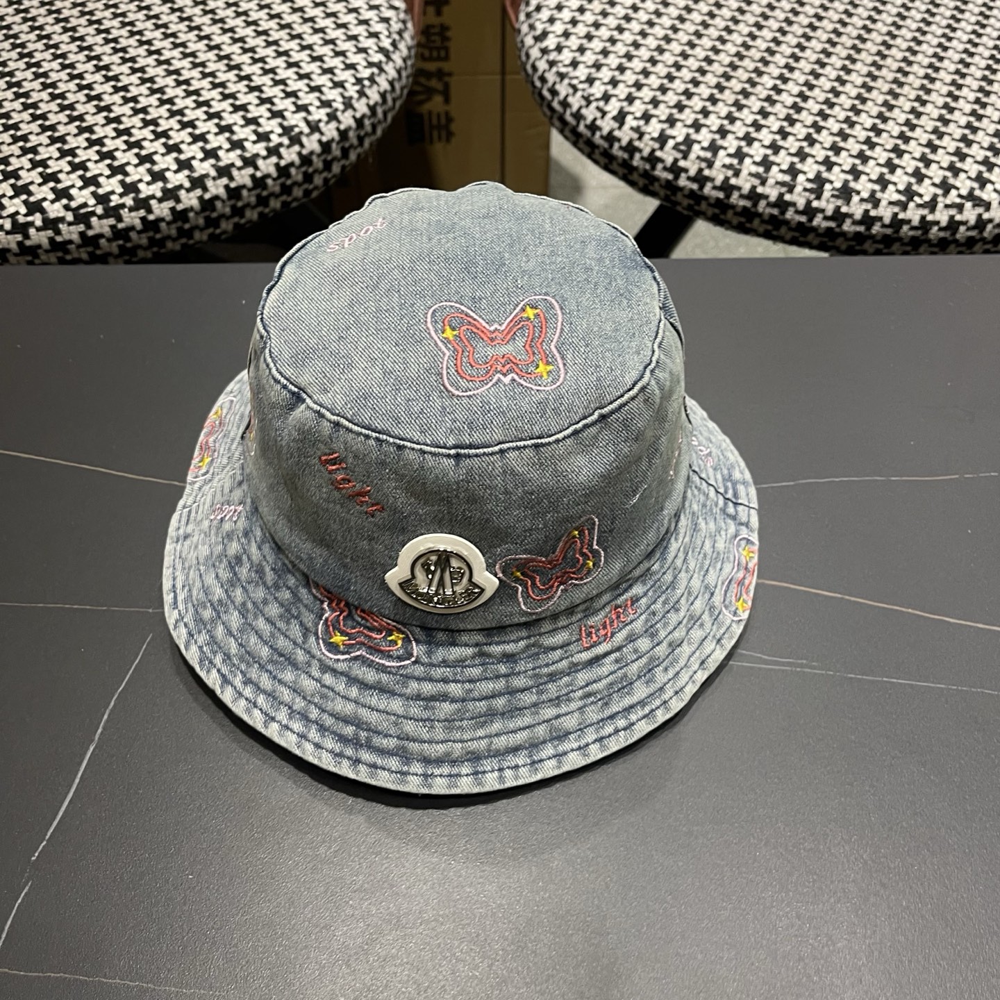 Moncler蒙口新款牛仔渔夫帽，经典流行款，质量超赞，