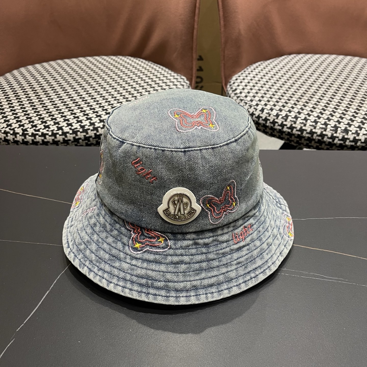 Moncler蒙口新款牛仔渔夫帽，经典流行款，质量超赞，