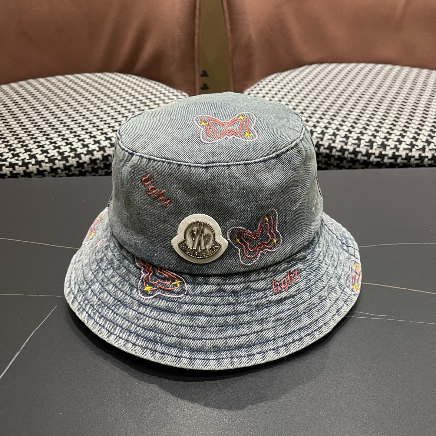 Moncler蒙口新款牛仔渔夫帽，经典流行款，质量超赞，