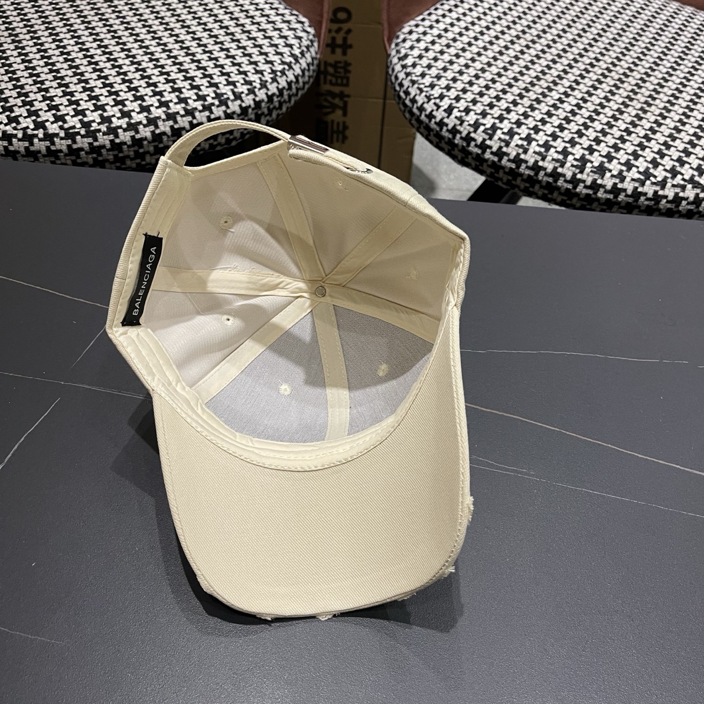 Balenciaga（巴黎世家）新款原单棒球帽， 专柜1:1开模订制，轻盈透气，简洁大方！基础头围56，