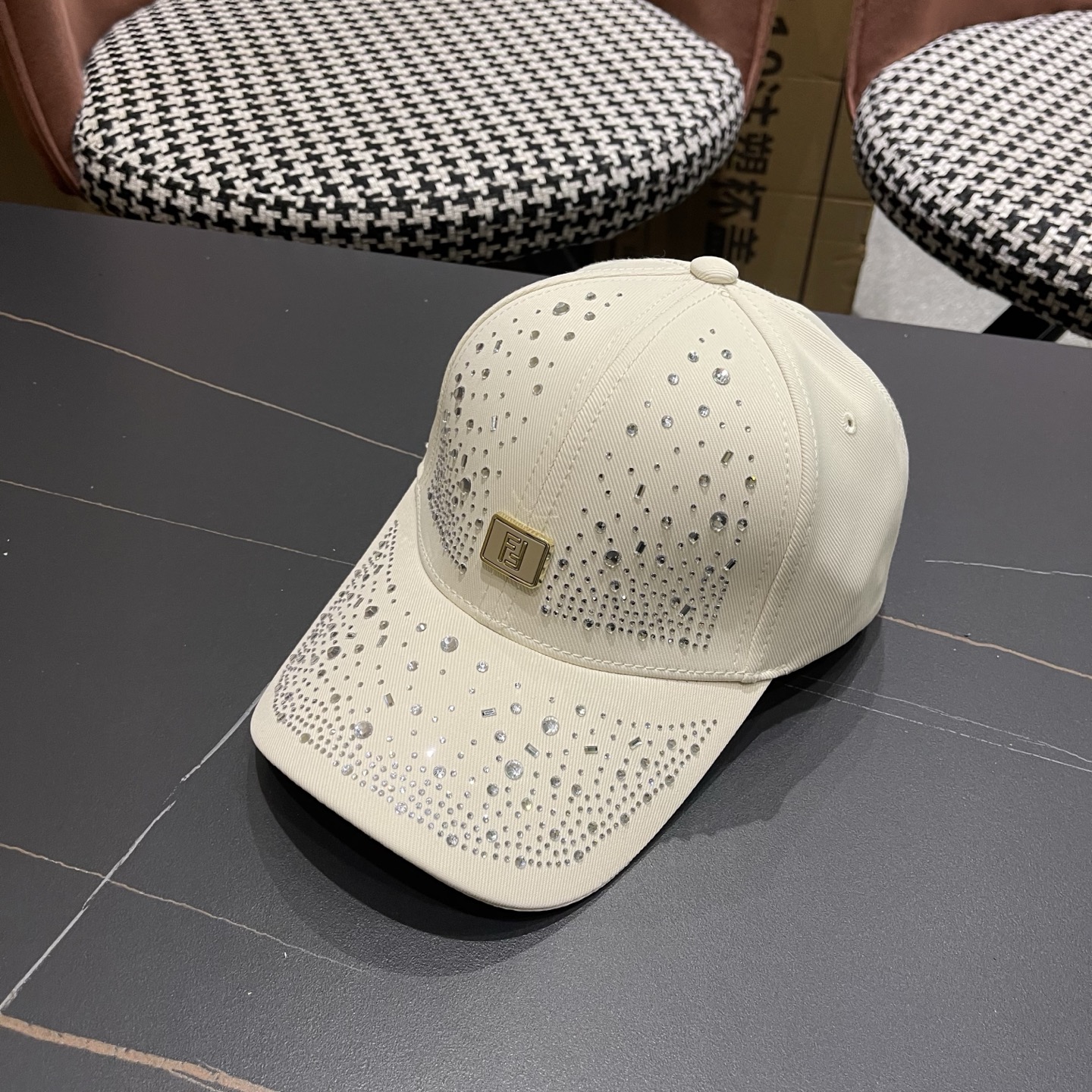 Fendi 芬迪 水钻帽子女韩版潮流百搭满钻棒球帽女春秋出游显脸小遮阳鸭舌帽夏