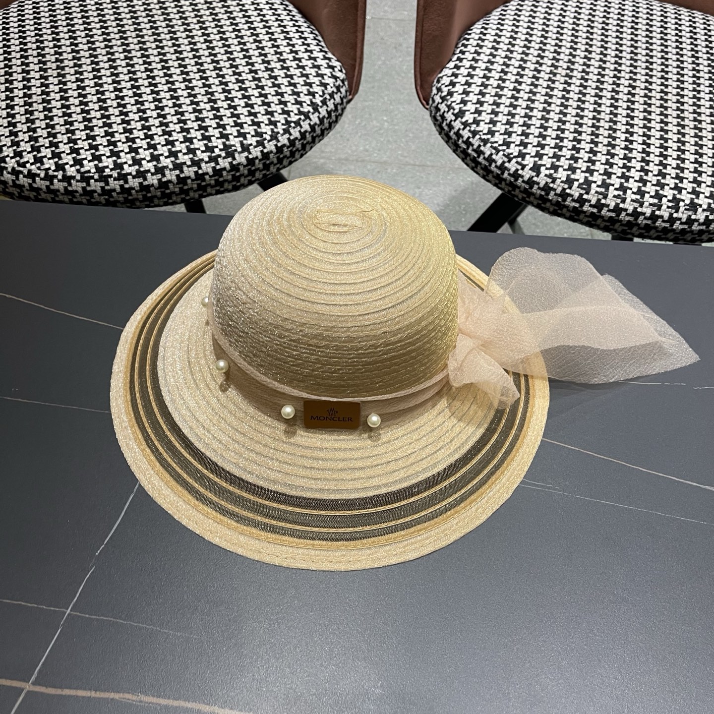 MONCLER（蒙口）赫本风草帽女夏季珍珠蝴蝶结网纱渔夫帽欧根纱太阳帽大檐防晒帽子