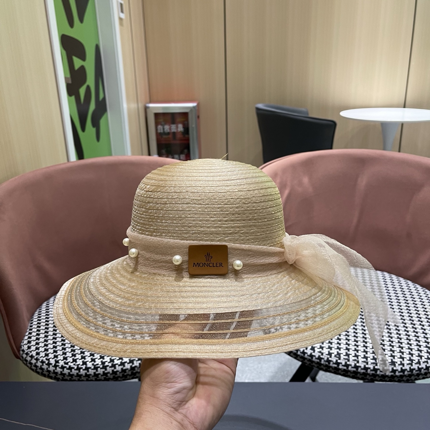 MONCLER（蒙口）赫本风草帽女夏季珍珠蝴蝶结网纱渔夫帽欧根纱太阳帽大檐防晒帽子