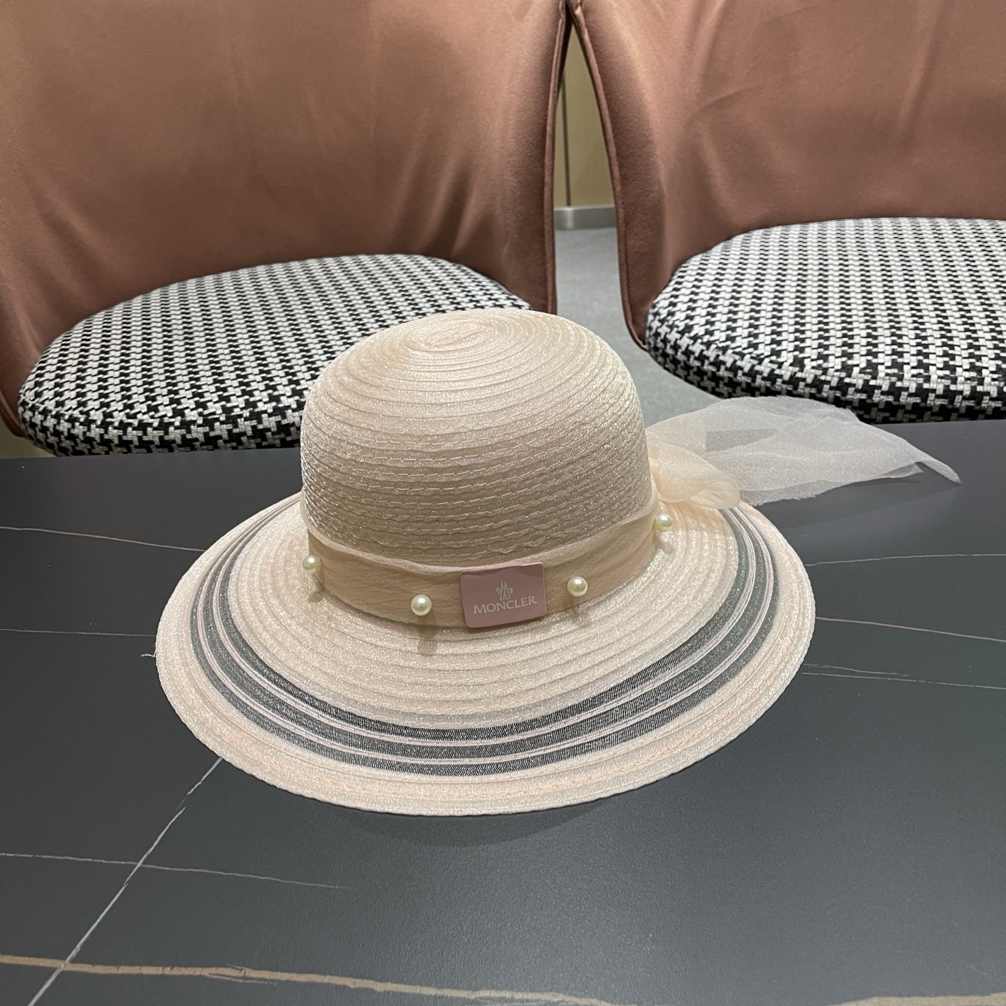 MONCLER（蒙口）赫本风草帽女夏季珍珠蝴蝶结网纱渔夫帽欧根纱太阳帽大檐防晒帽子