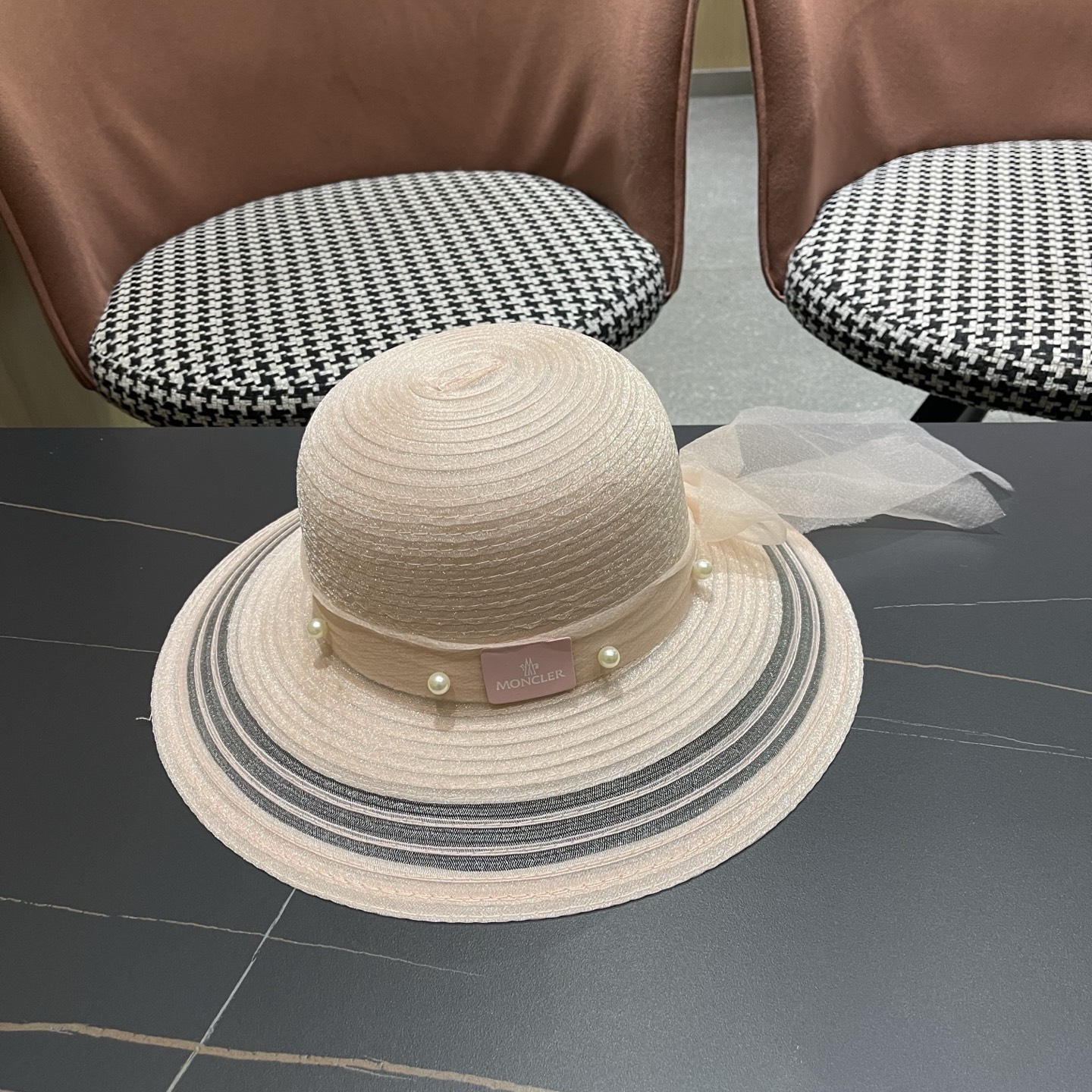 MONCLER（蒙口）赫本风草帽女夏季珍珠蝴蝶结网纱渔夫帽欧根纱太阳帽大檐防晒帽子