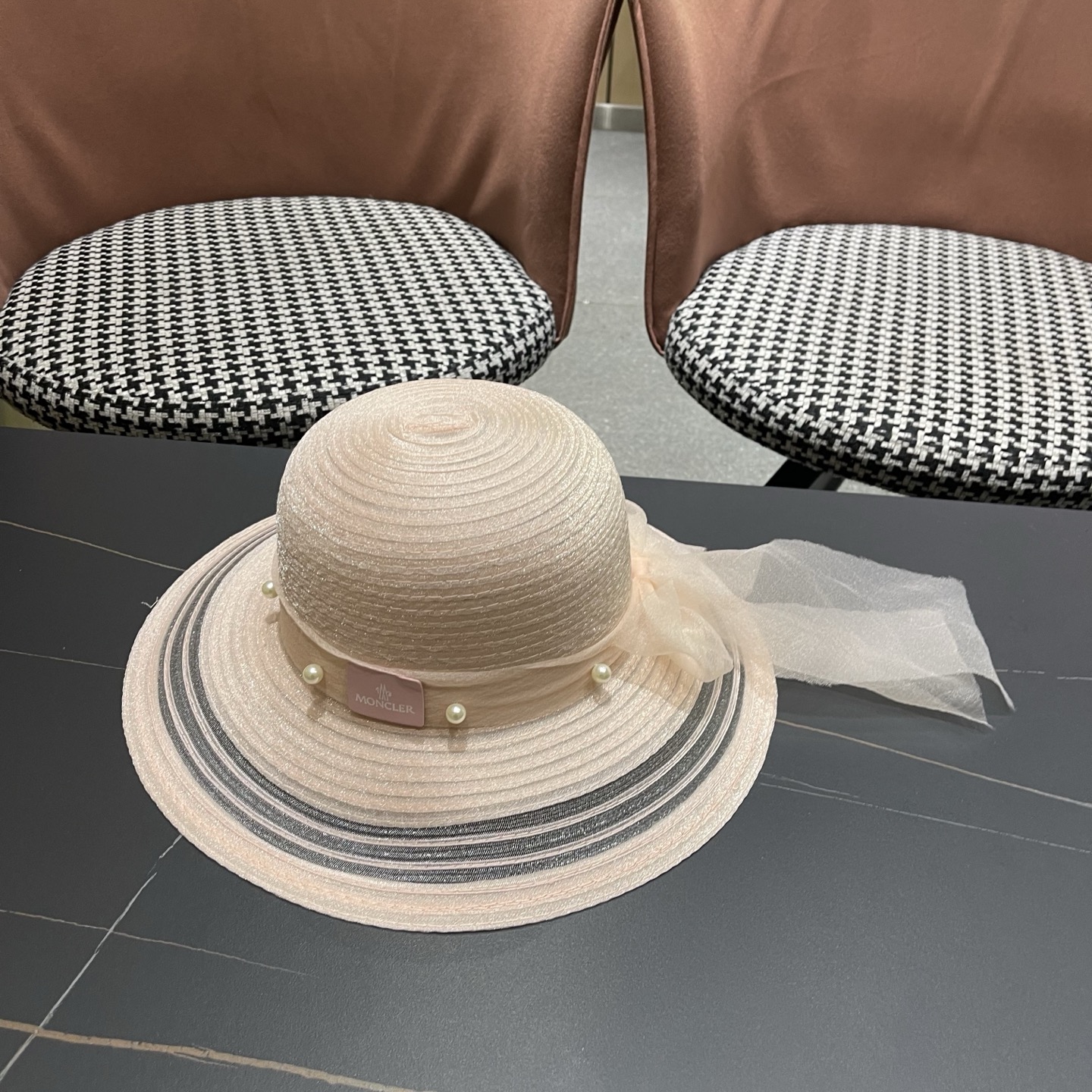 MONCLER（蒙口）赫本风草帽女夏季珍珠蝴蝶结网纱渔夫帽欧根纱太阳帽大檐防晒帽子