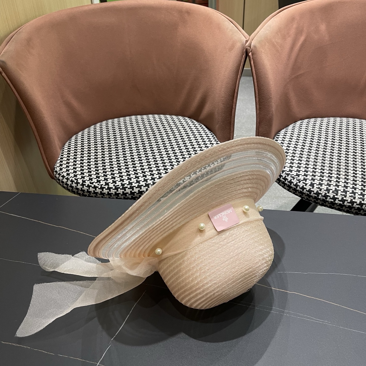 MONCLER（蒙口）赫本风草帽女夏季珍珠蝴蝶结网纱渔夫帽欧根纱太阳帽大檐防晒帽子