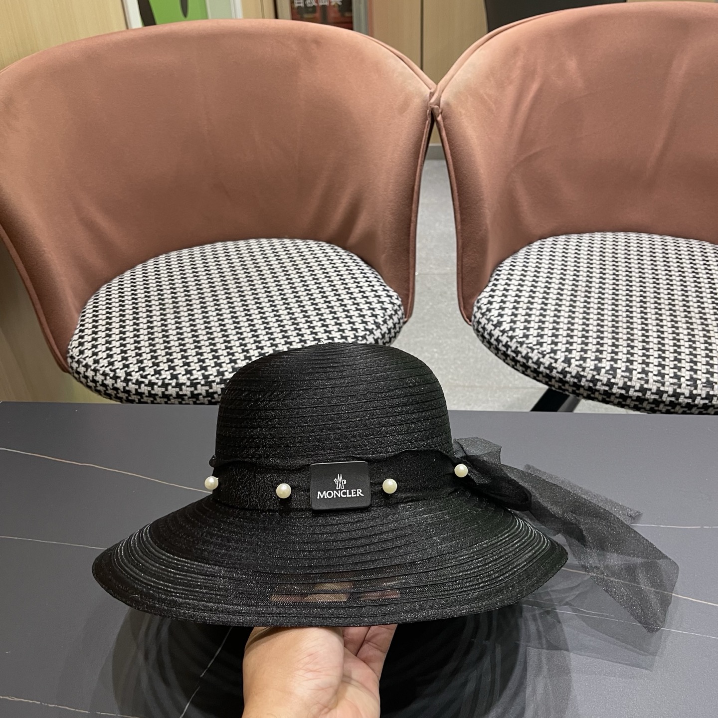MONCLER（蒙口）赫本风草帽女夏季珍珠蝴蝶结网纱渔夫帽欧根纱太阳帽大檐防晒帽子