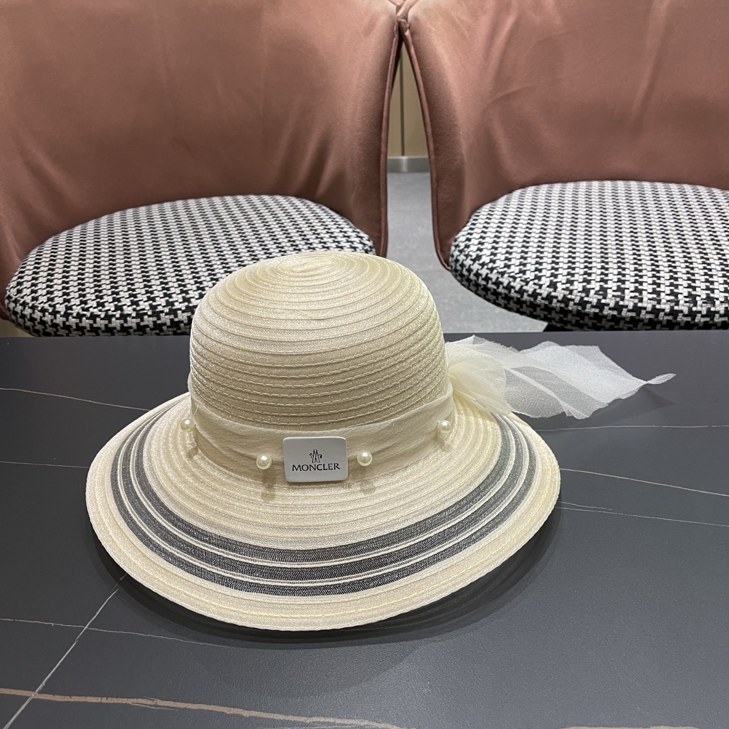 MONCLER（蒙口）赫本风草帽女夏季珍珠蝴蝶结网纱渔夫帽欧根纱太阳帽大檐防晒帽子