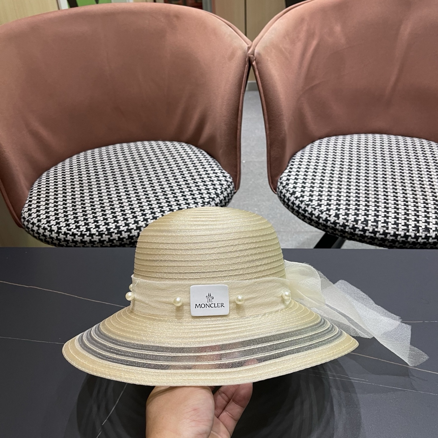 MONCLER（蒙口）赫本风草帽女夏季珍珠蝴蝶结网纱渔夫帽欧根纱太阳帽大檐防晒帽子