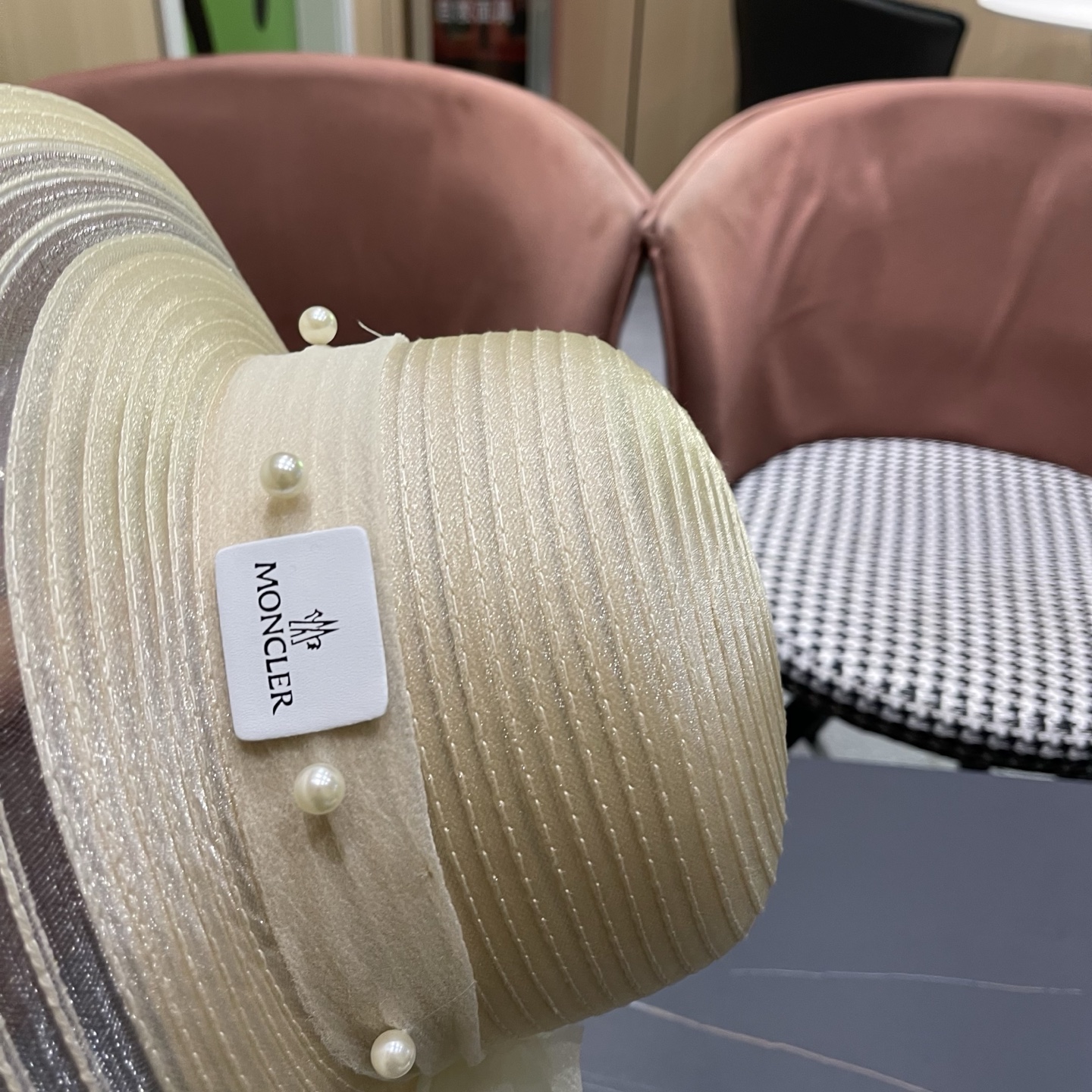 MONCLER（蒙口）赫本风草帽女夏季珍珠蝴蝶结网纱渔夫帽欧根纱太阳帽大檐防晒帽子