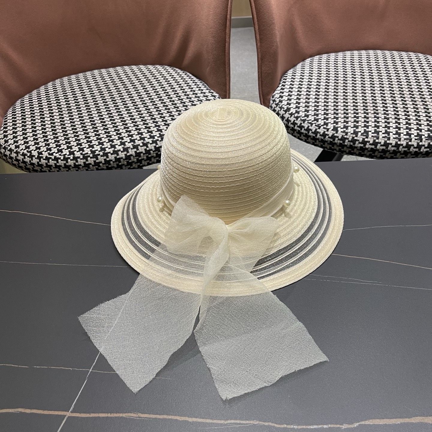 MONCLER（蒙口）赫本风草帽女夏季珍珠蝴蝶结网纱渔夫帽欧根纱太阳帽大檐防晒帽子