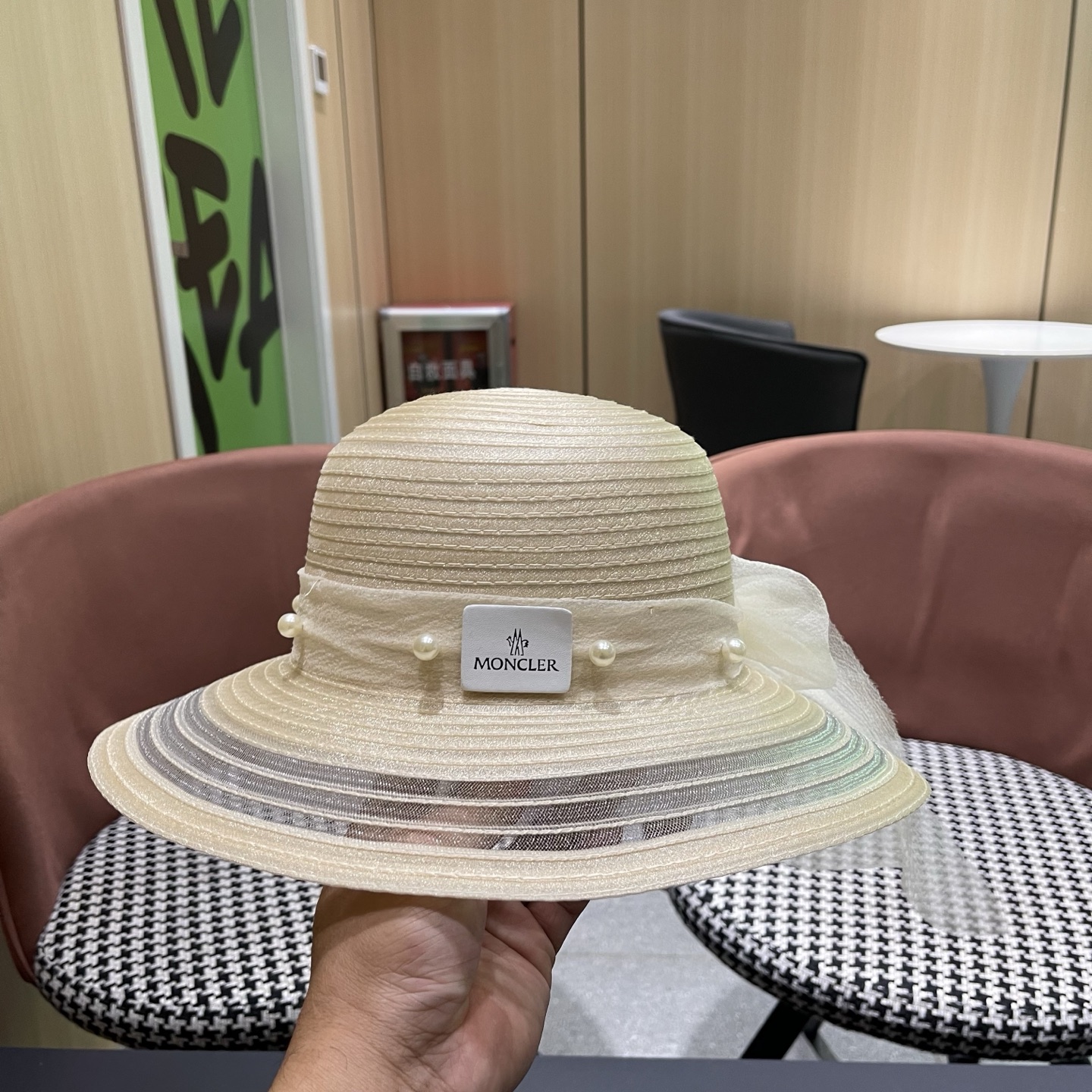 MONCLER（蒙口）赫本风草帽女夏季珍珠蝴蝶结网纱渔夫帽欧根纱太阳帽大檐防晒帽子