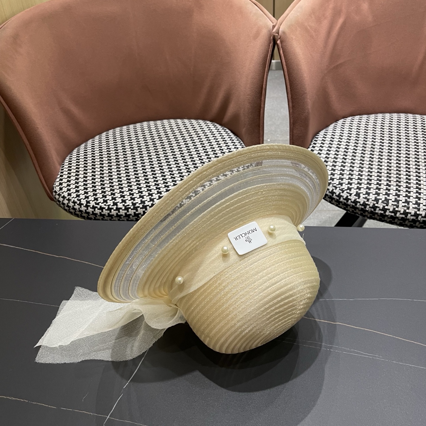 MONCLER（蒙口）赫本风草帽女夏季珍珠蝴蝶结网纱渔夫帽欧根纱太阳帽大檐防晒帽子