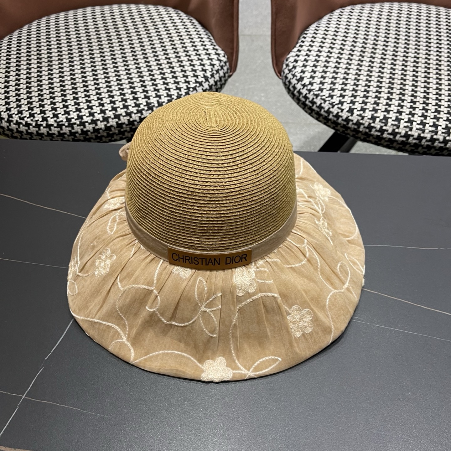 Dior迪奥 优雅草编蝴蝶结遮阳帽女夏季大檐刺绣防晒显脸小度假出游拼接帽子