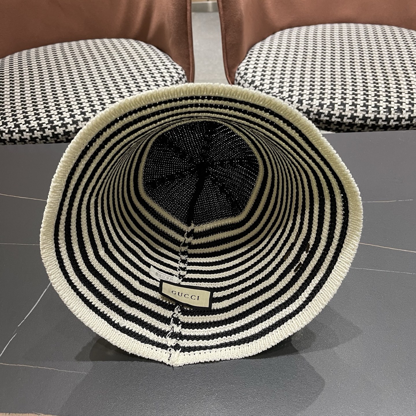 Gucci 古驰春夏新款条纹拼色针织水桶帽子女可折叠百搭素颜渔夫帽显脸小盆帽