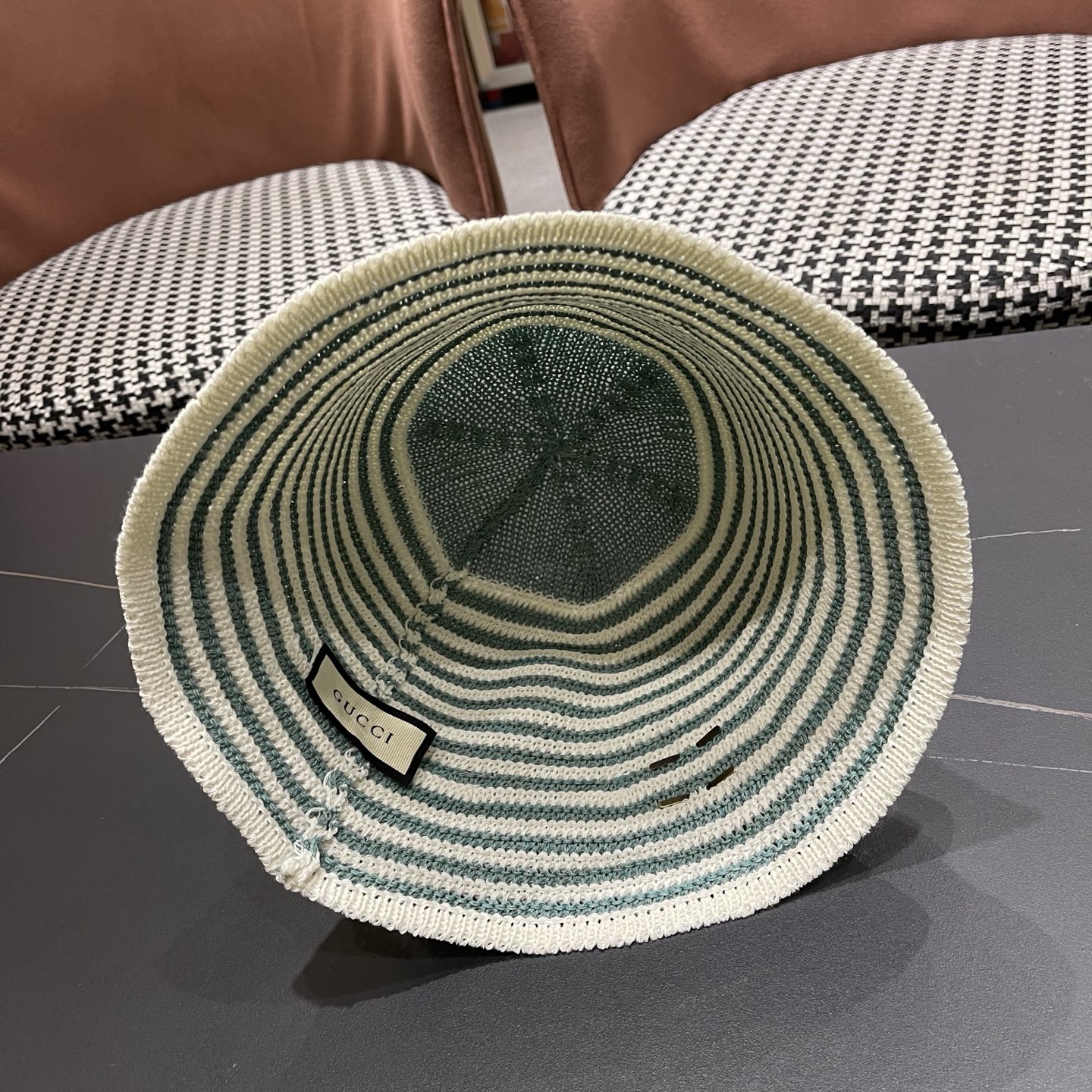 Gucci 古驰春夏新款条纹拼色针织水桶帽子女可折叠百搭素颜渔夫帽显脸小盆帽