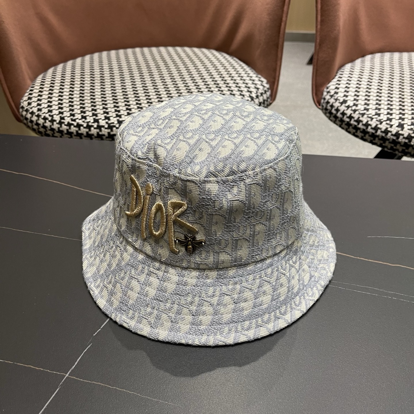 迪奥Dior官网刺绣迪奥logo渔夫帽，防晒指数超高，特别显脸小，有型不软塌，可随意折叠，携带方便🤗