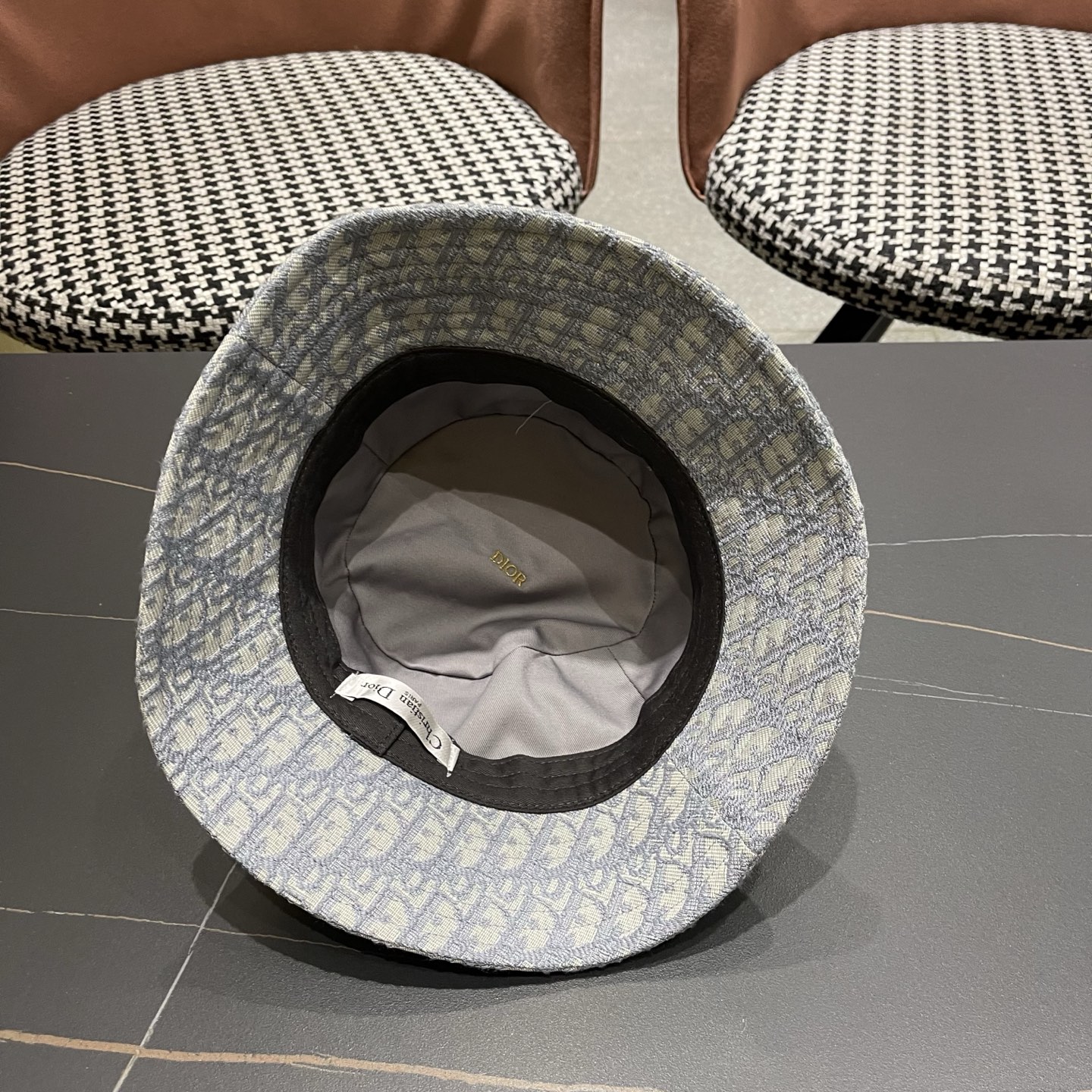 迪奥Dior官网刺绣迪奥logo渔夫帽，防晒指数超高，特别显脸小，有型不软塌，可随意折叠，携带方便🤗