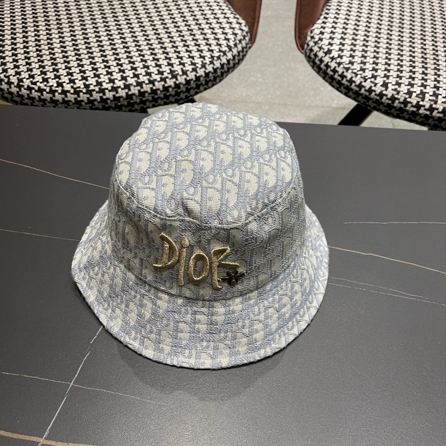 迪奥Dior官网刺绣迪奥logo渔夫帽，防晒指数超高，特别显脸小，有型不软塌，可随意折叠，携带方便🤗