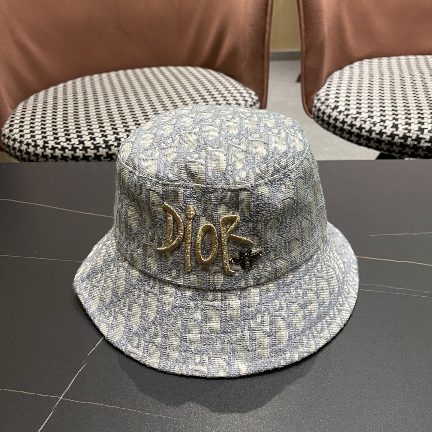 迪奥Dior官网刺绣迪奥logo渔夫帽，防晒指数超高，特别显脸小，有型不软塌，可随意折叠，携带方便🤗