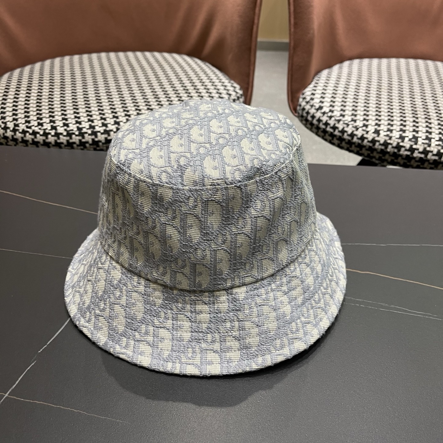 迪奥Dior官网刺绣迪奥logo渔夫帽，防晒指数超高，特别显脸小，有型不软塌，可随意折叠，携带方便🤗