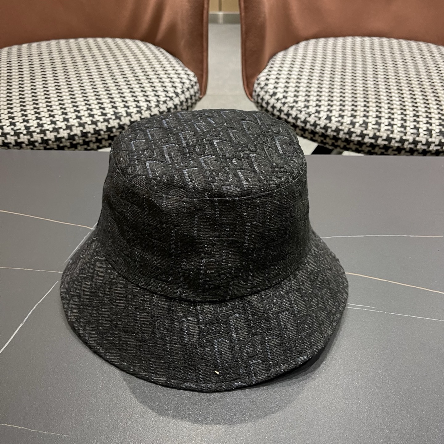 迪奥Dior官网刺绣迪奥logo渔夫帽，防晒指数超高，特别显脸小，有型不软塌，可随意折叠，携带方便🤗