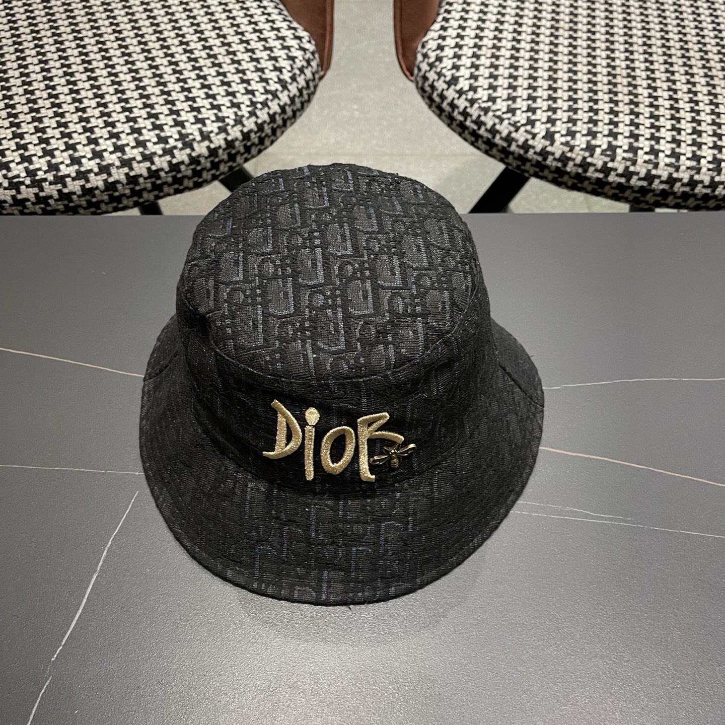 迪奥Dior官网刺绣迪奥logo渔夫帽，防晒指数超高，特别显脸小，有型不软塌，可随意折叠，携带方便🤗
