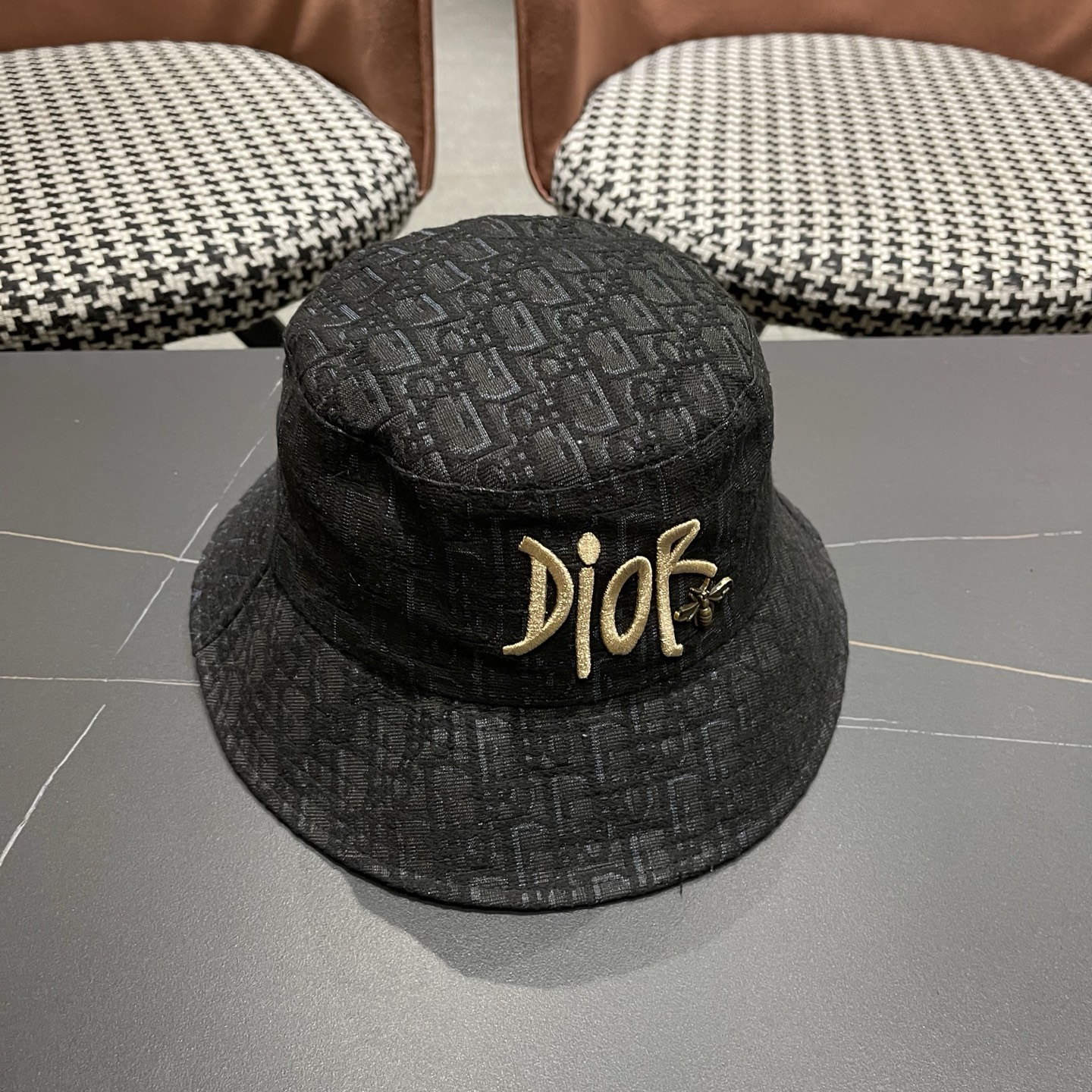 迪奥Dior官网刺绣迪奥logo渔夫帽，防晒指数超高，特别显脸小，有型不软塌，可随意折叠，携带方便🤗