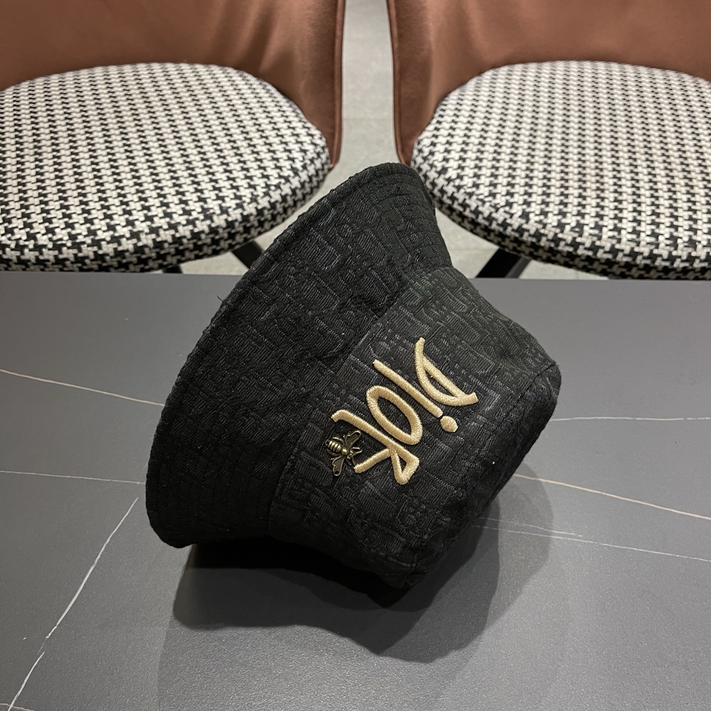 迪奥Dior官网刺绣迪奥logo渔夫帽，防晒指数超高，特别显脸小，有型不软塌，可随意折叠，携带方便🤗