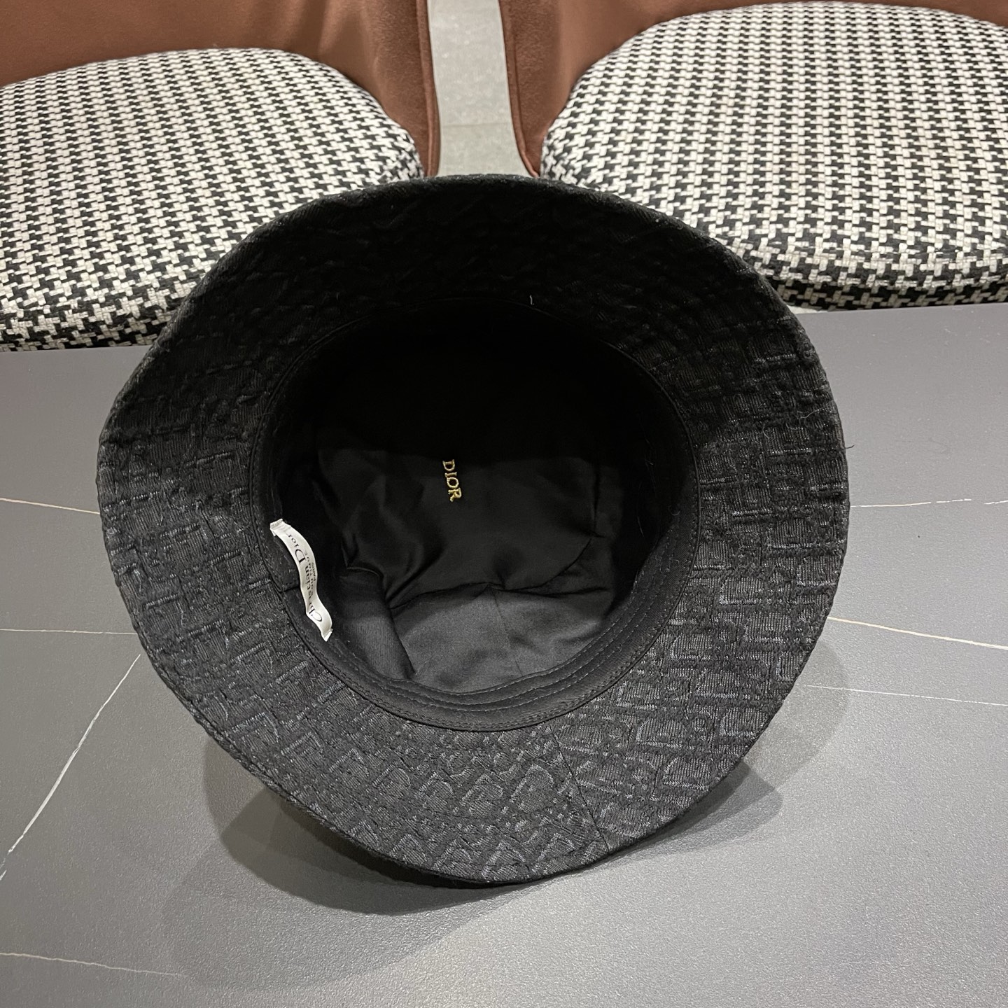 迪奥Dior官网刺绣迪奥logo渔夫帽，防晒指数超高，特别显脸小，有型不软塌，可随意折叠，携带方便🤗