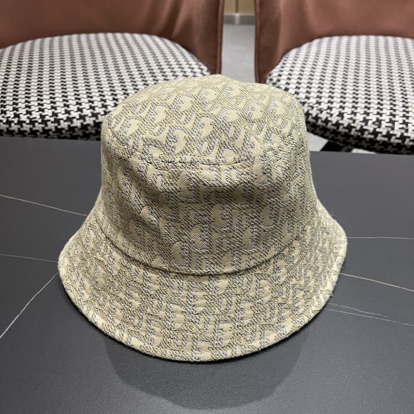 迪奥Dior官网刺绣迪奥logo渔夫帽，防晒指数超高，特别显脸小，有型不软塌，可随意折叠，携带方便🤗