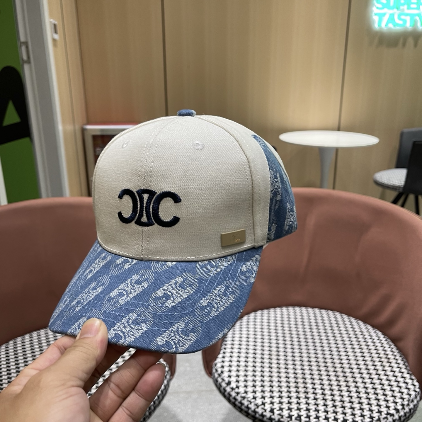 【CELINE赛琳】春夏款新款简约拼色棒球帽，新款出货，大牌款超好搭配，赶紧入手！