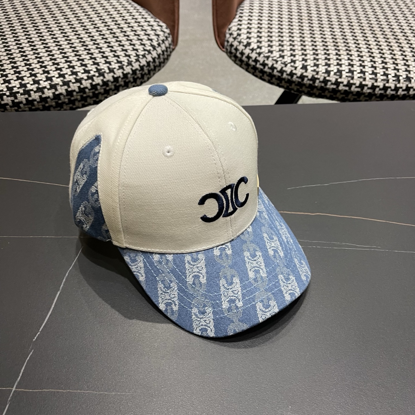 【CELINE赛琳】春夏款新款简约拼色棒球帽，新款出货，大牌款超好搭配，赶紧入手！