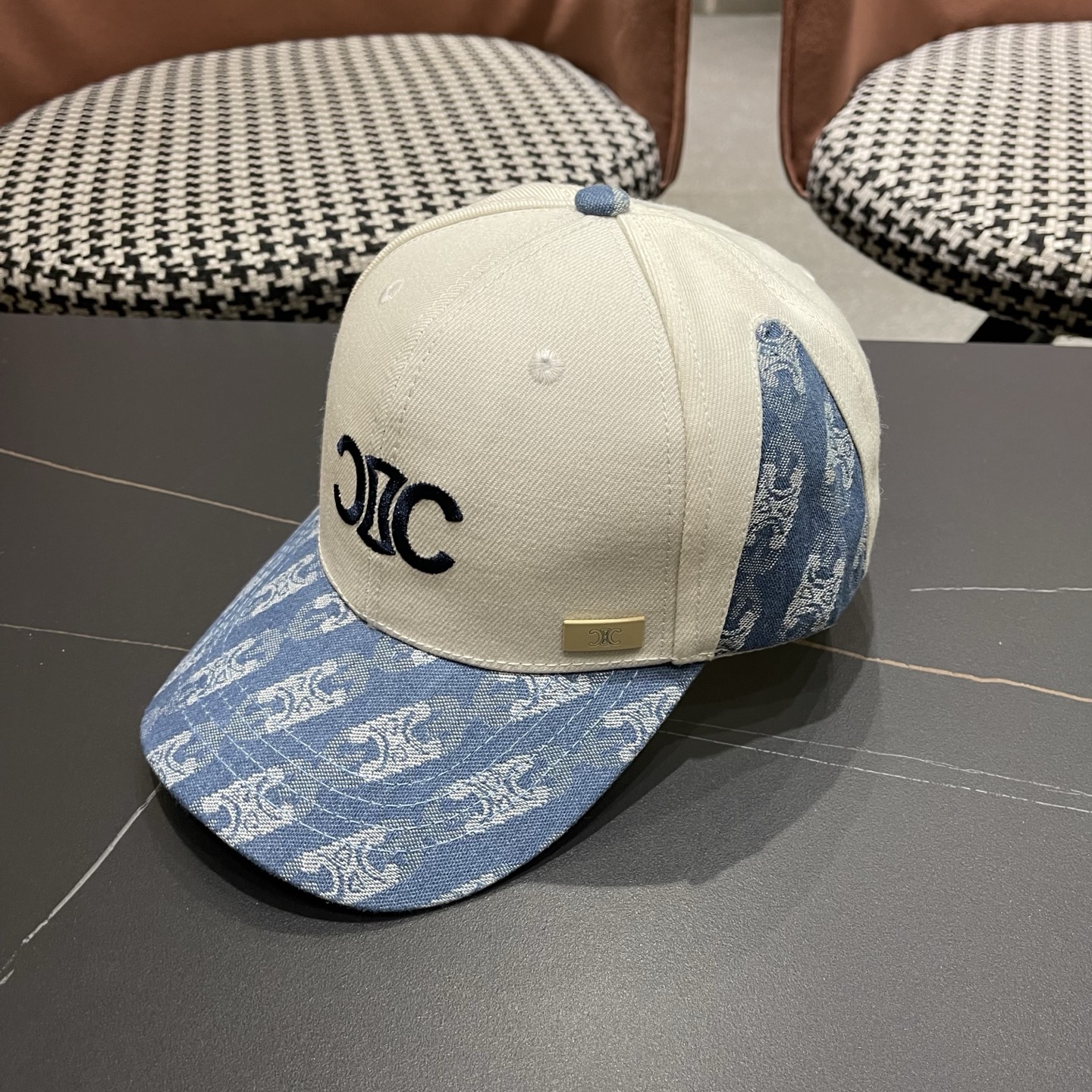 【CELINE赛琳】春夏款新款简约拼色棒球帽，新款出货，大牌款超好搭配，赶紧入手！