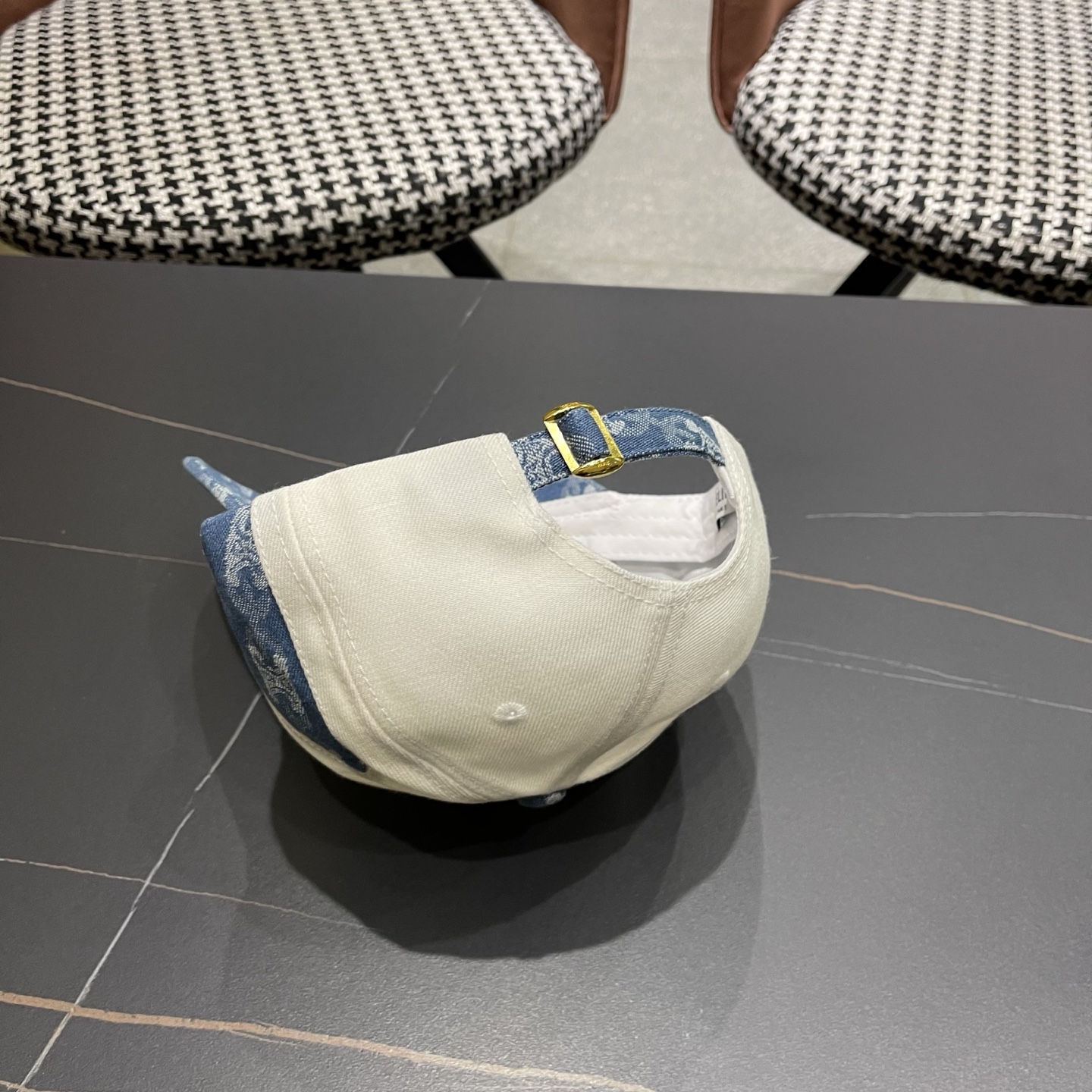 【CELINE赛琳】春夏款新款简约拼色棒球帽，新款出货，大牌款超好搭配，赶紧入手！