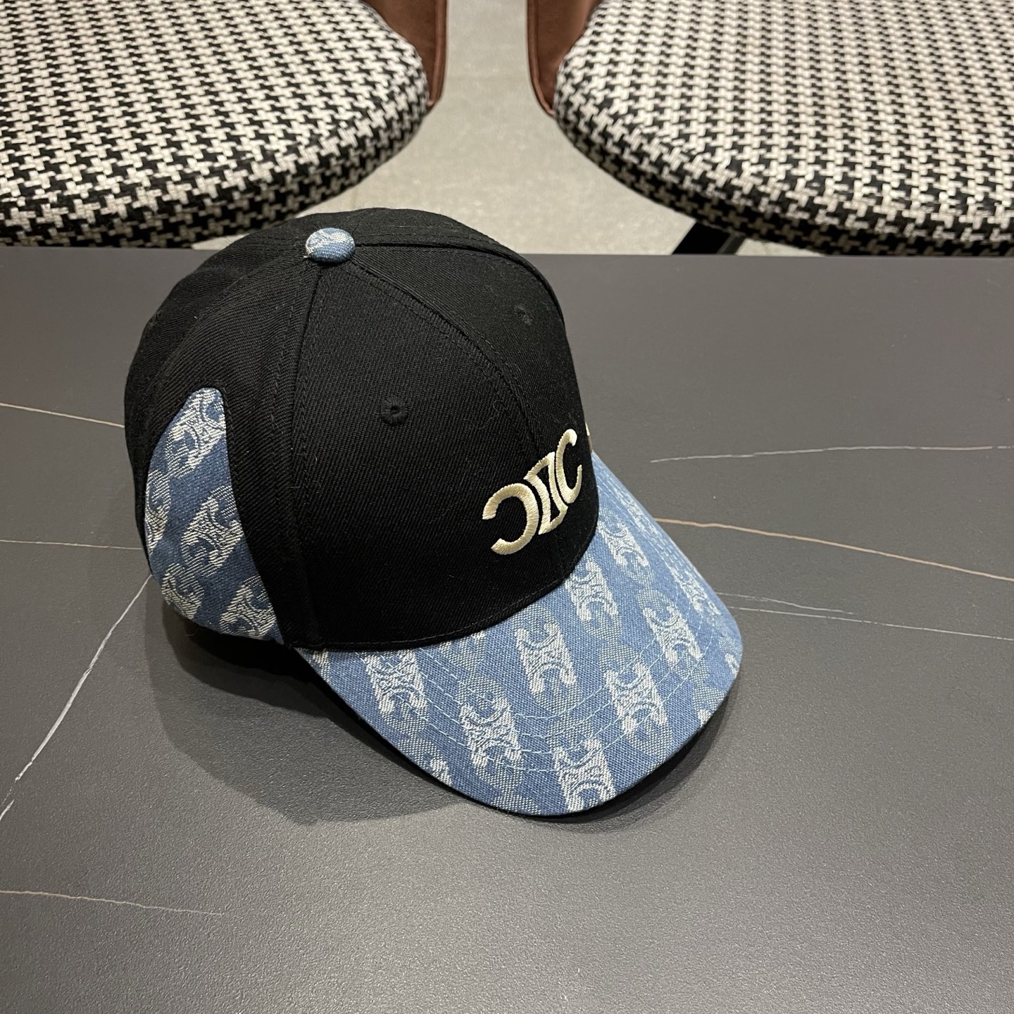 【CELINE赛琳】春夏款新款简约拼色棒球帽，新款出货，大牌款超好搭配，赶紧入手！