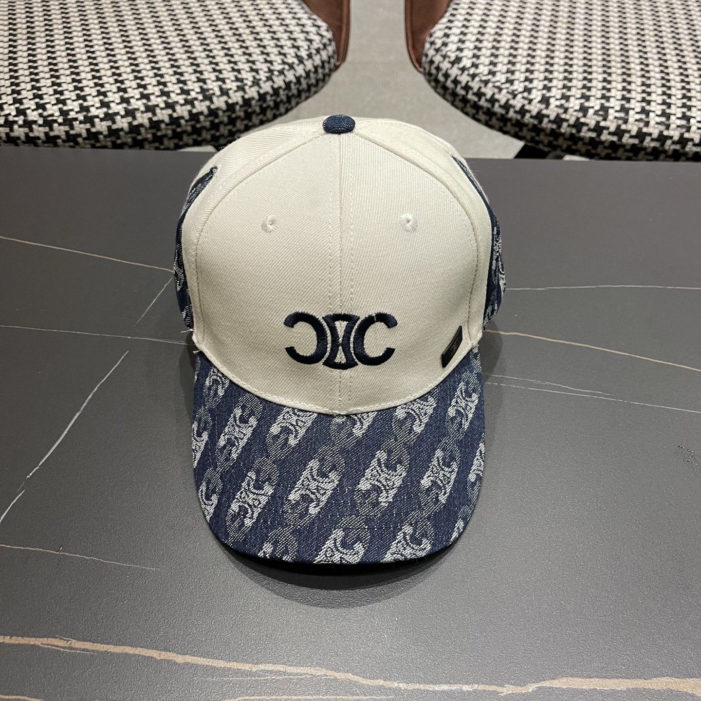 【CELINE赛琳】春夏款新款简约拼色棒球帽，新款出货，大牌款超好搭配，赶紧入手！