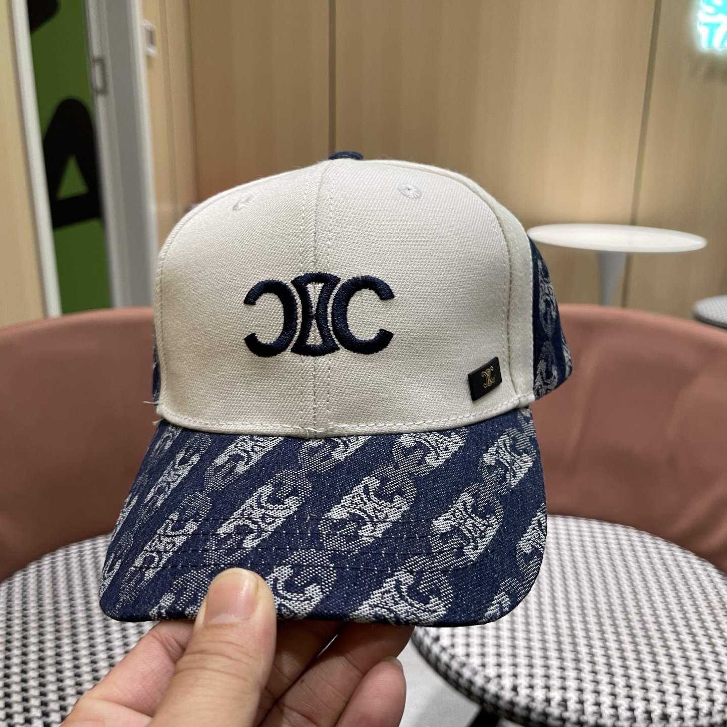 【CELINE赛琳】春夏款新款简约拼色棒球帽，新款出货，大牌款超好搭配，赶紧入手！