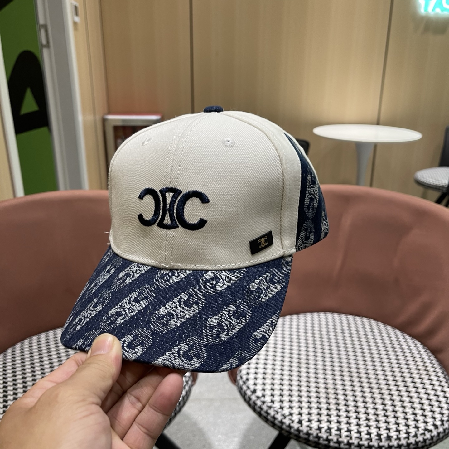 【CELINE赛琳】春夏款新款简约拼色棒球帽，新款出货，大牌款超好搭配，赶紧入手！