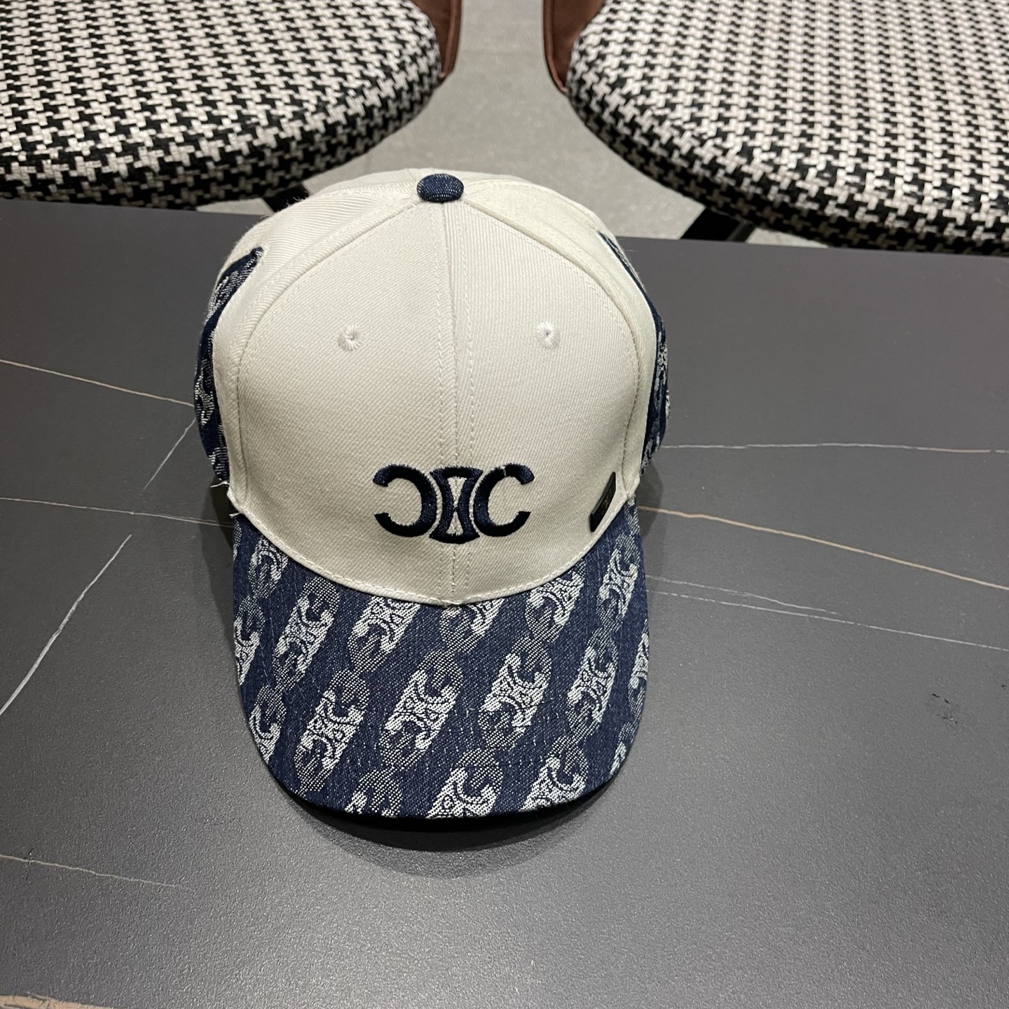 【CELINE赛琳】春夏款新款简约拼色棒球帽，新款出货，大牌款超好搭配，赶紧入手！