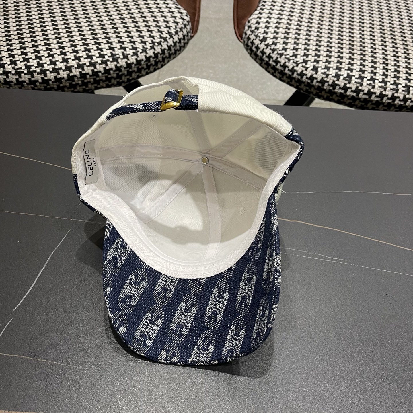 【CELINE赛琳】春夏款新款简约拼色棒球帽，新款出货，大牌款超好搭配，赶紧入手！