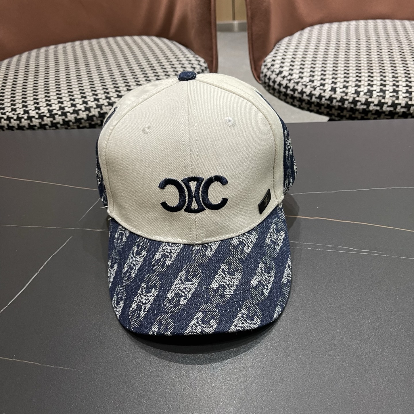 【CELINE赛琳】春夏款新款简约拼色棒球帽，新款出货，大牌款超好搭配，赶紧入手！