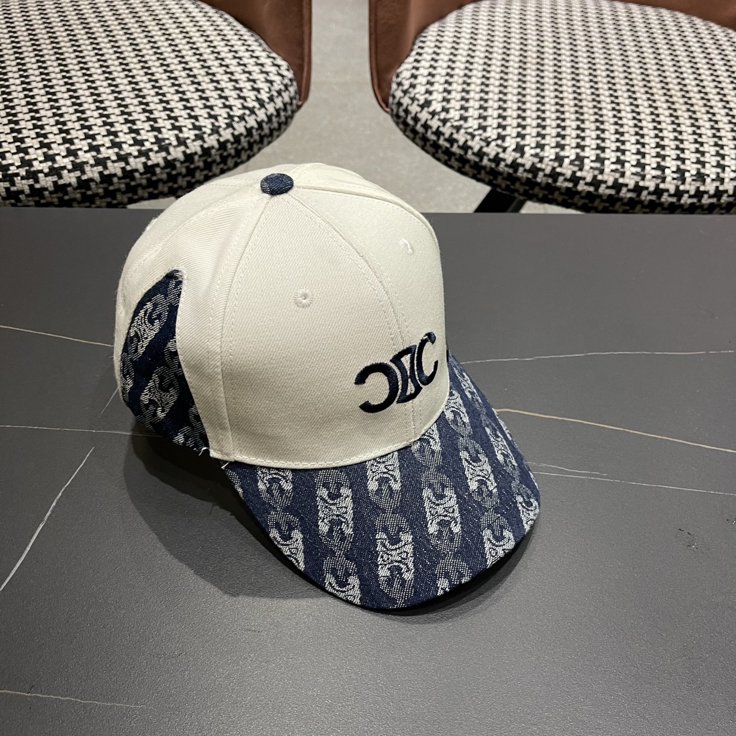 【CELINE赛琳】春夏款新款简约拼色棒球帽，新款出货，大牌款超好搭配，赶紧入手！