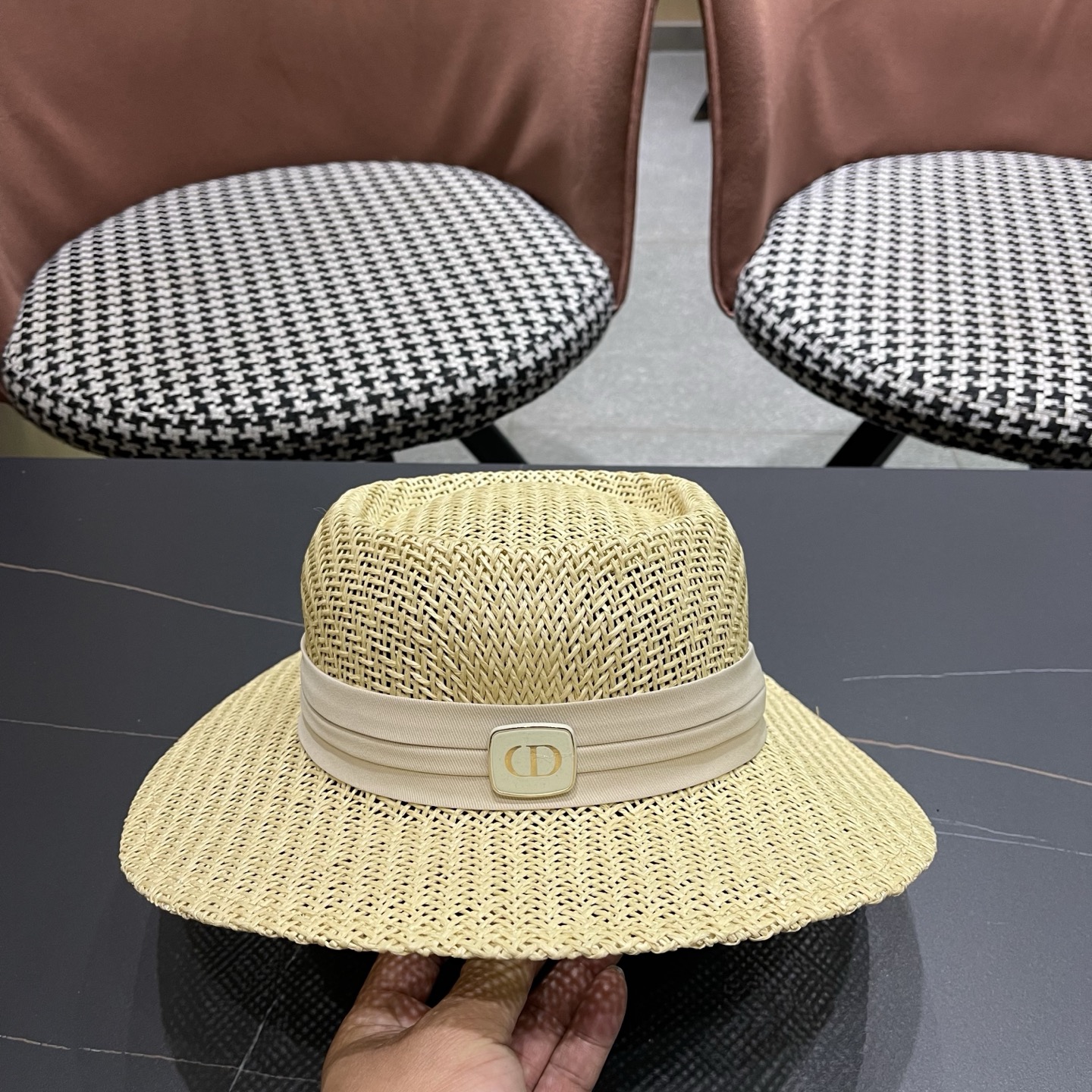 迪奥Dior 法式缕空透气草帽女士夏季平檐礼帽海边度假防晒帽户外出游遮阳帽