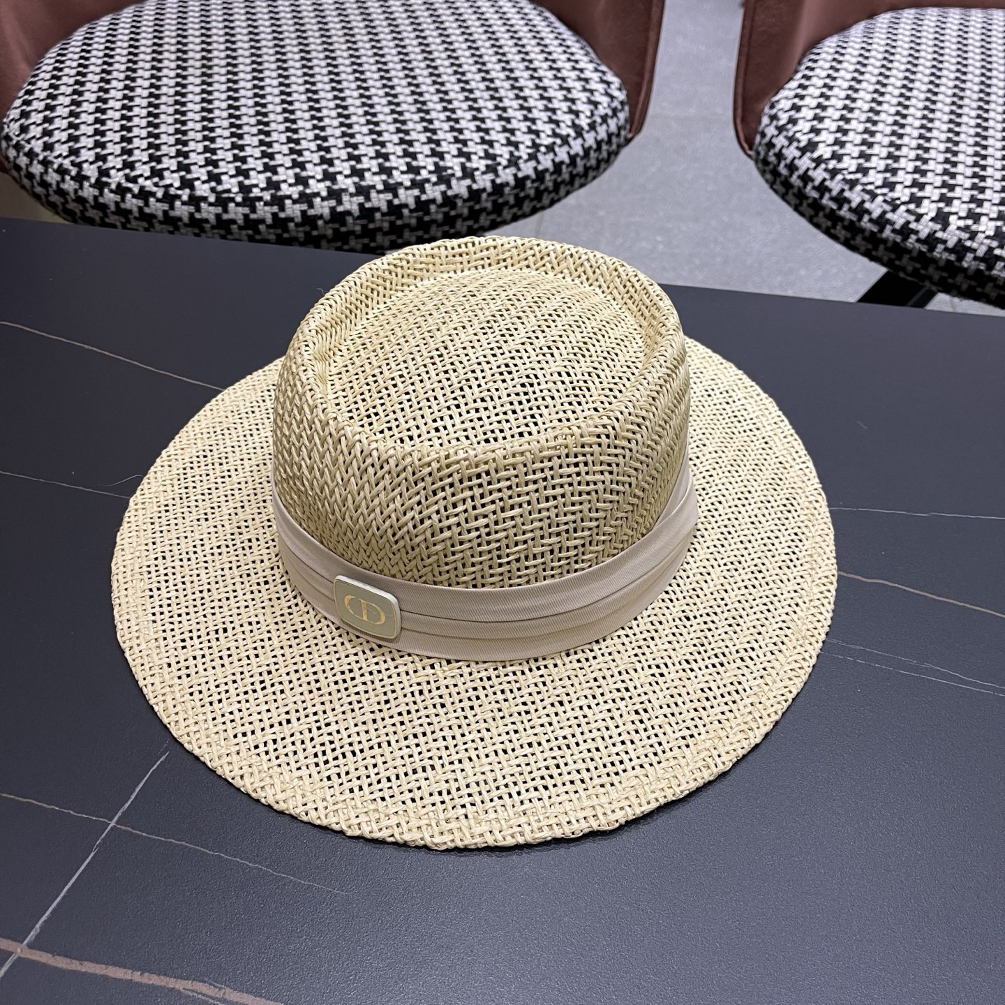 迪奥Dior 法式缕空透气草帽女士夏季平檐礼帽海边度假防晒帽户外出游遮阳帽