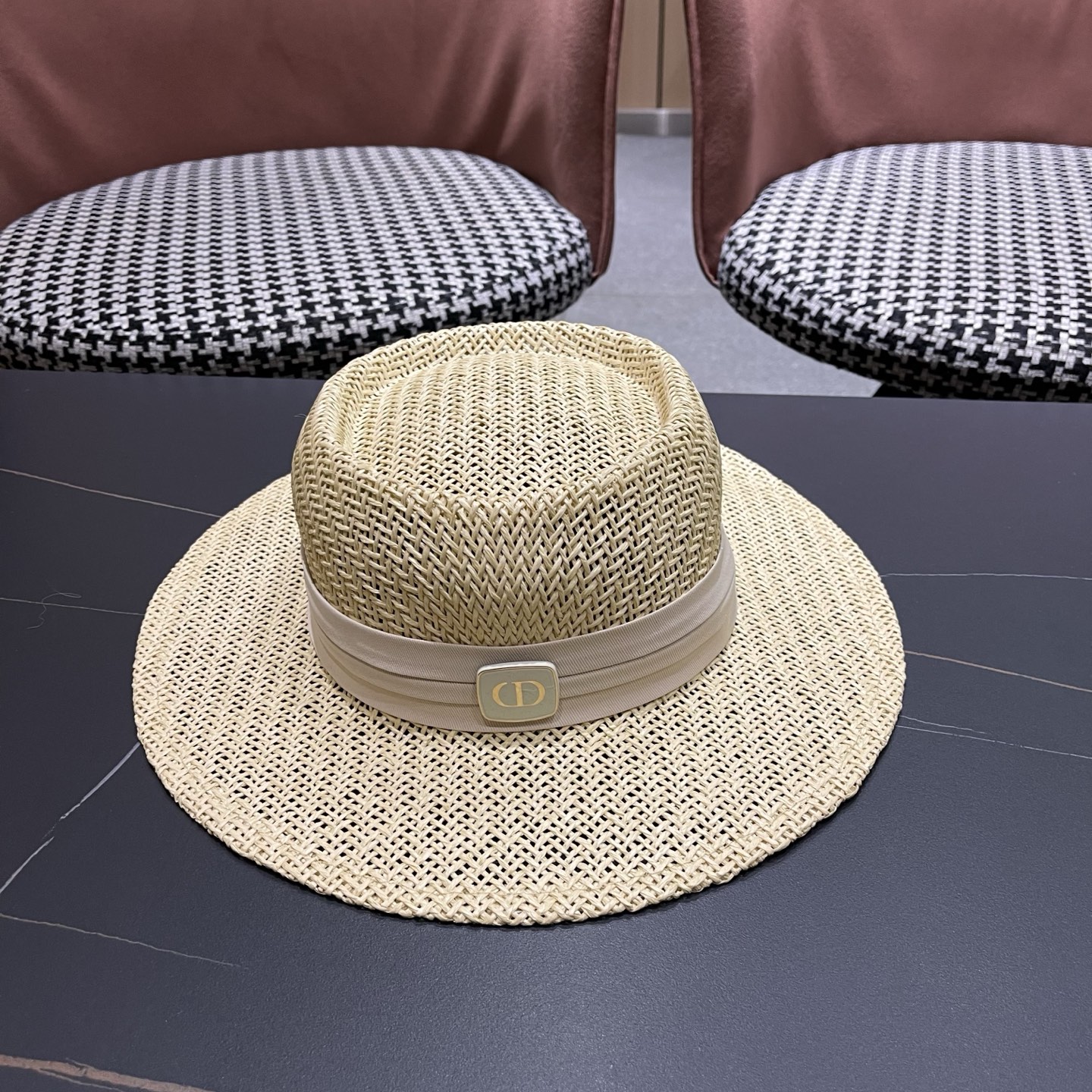 迪奥Dior 法式缕空透气草帽女士夏季平檐礼帽海边度假防晒帽户外出游遮阳帽