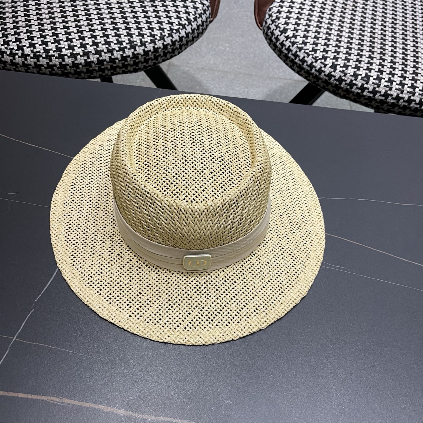 迪奥Dior 法式缕空透气草帽女士夏季平檐礼帽海边度假防晒帽户外出游遮阳帽