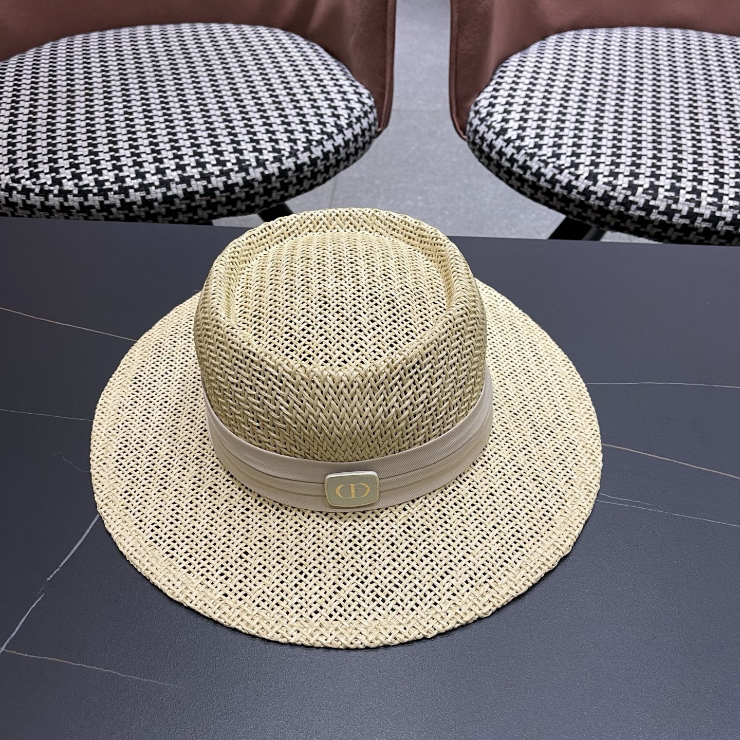 迪奥Dior 法式缕空透气草帽女士夏季平檐礼帽海边度假防晒帽户外出游遮阳帽
