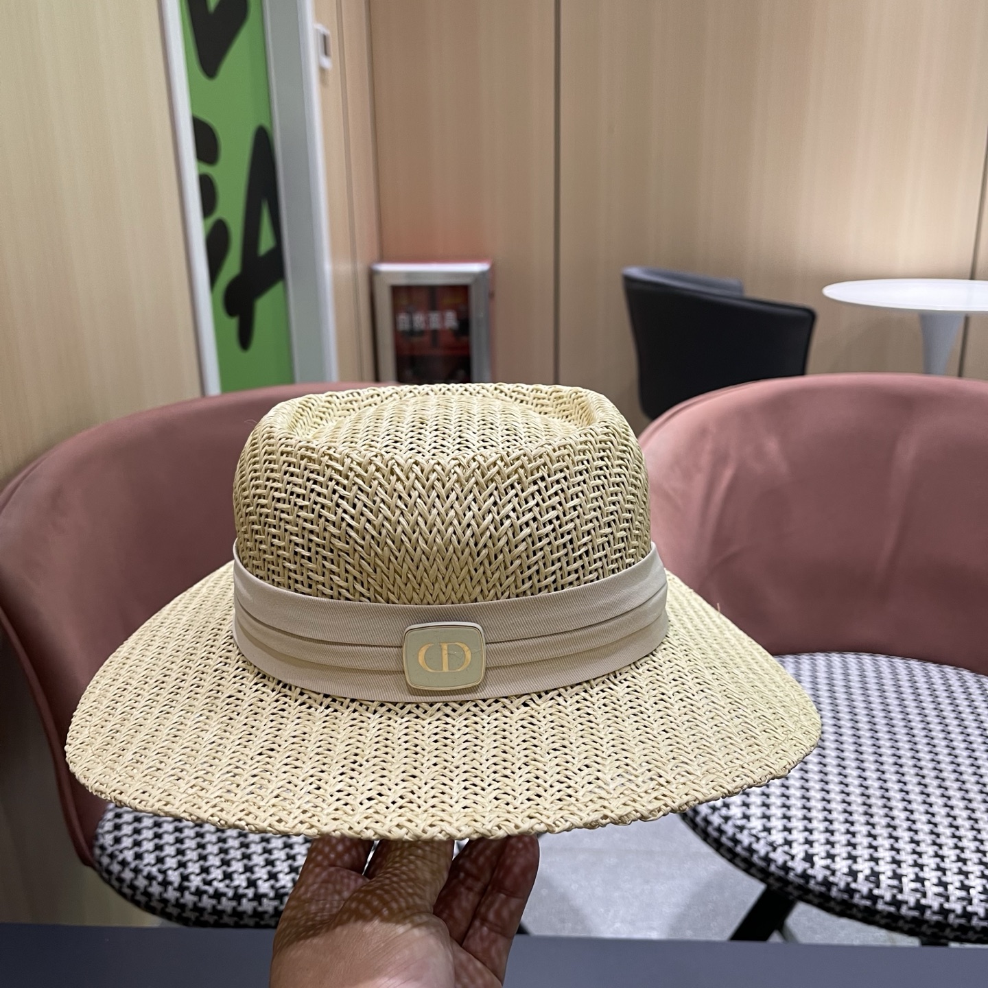 迪奥Dior 法式缕空透气草帽女士夏季平檐礼帽海边度假防晒帽户外出游遮阳帽